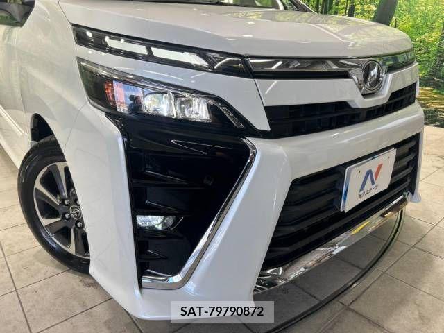 Toyota VOXY 2017-10 370366-12