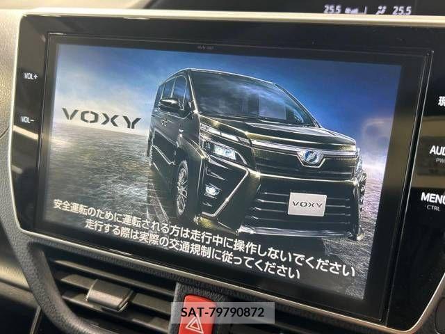 Toyota VOXY 2017-10 370366-3