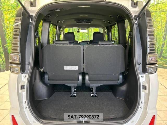 Toyota VOXY 2017-10 370366-10
