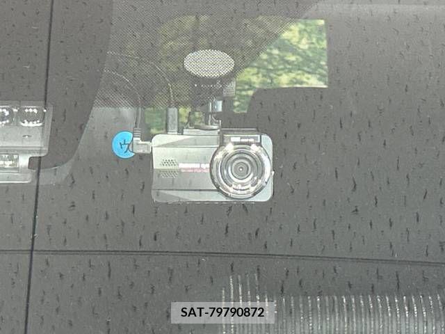 Toyota VOXY 2017-10 370366-7