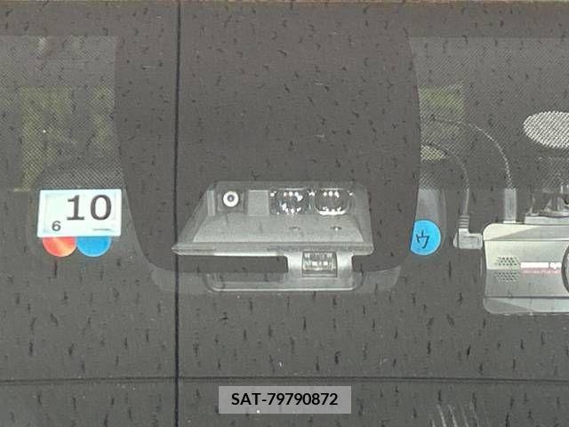 Toyota VOXY 2017-10 370366-6