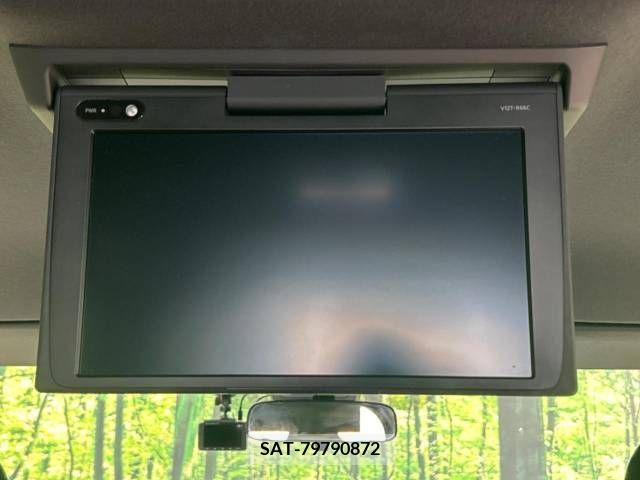 Toyota VOXY 2017-10 370366-5