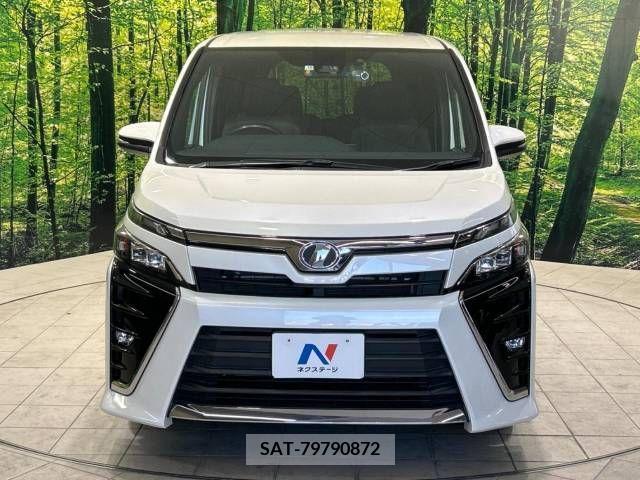 Toyota VOXY 2017-10 370366-14