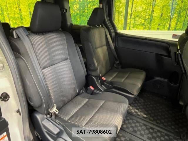 Toyota VOXY 2019-09 336548-9