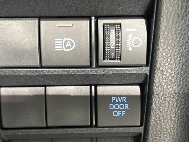 Toyota NOAH 2023-06 195542-6