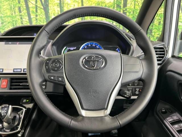 Toyota NOAH HYBRID 2016-11 7132-11