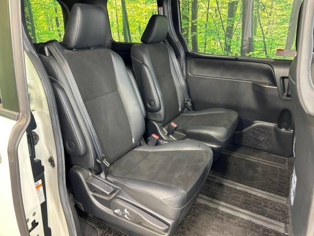 Toyota NOAH HYBRID 2016-11 7132-8