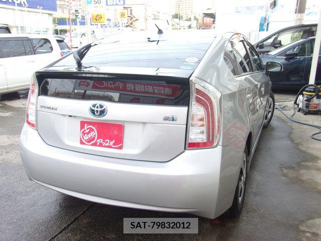 Toyota PRIUS 2015-04 366557-2