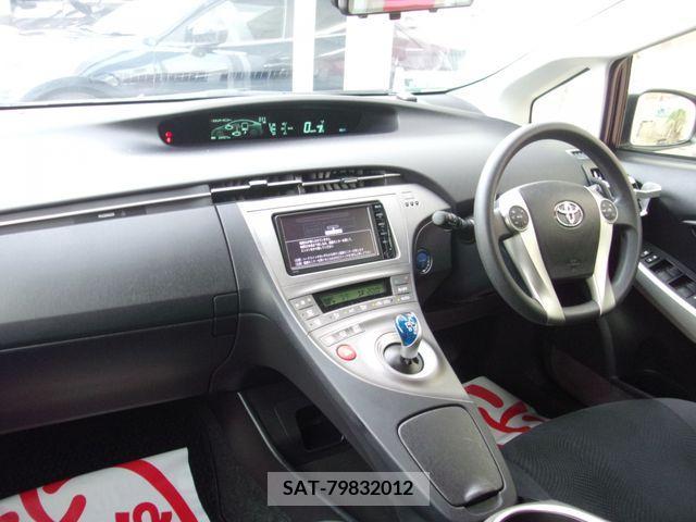 Toyota PRIUS 2015-04 366557-1