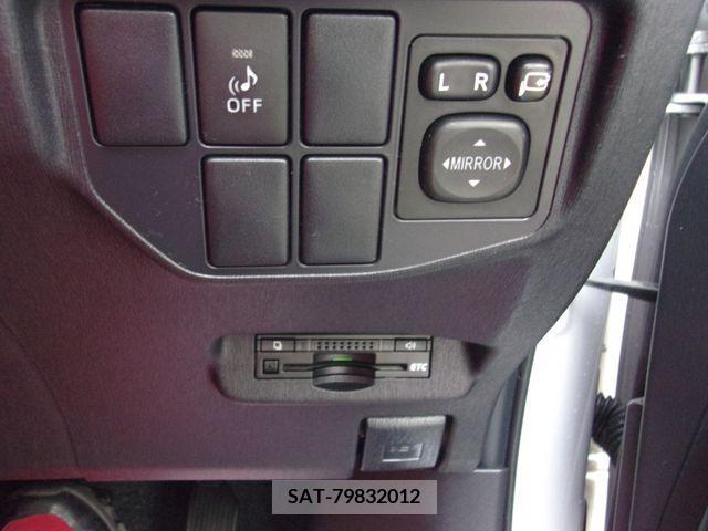 Toyota PRIUS 2015-04 366557-9