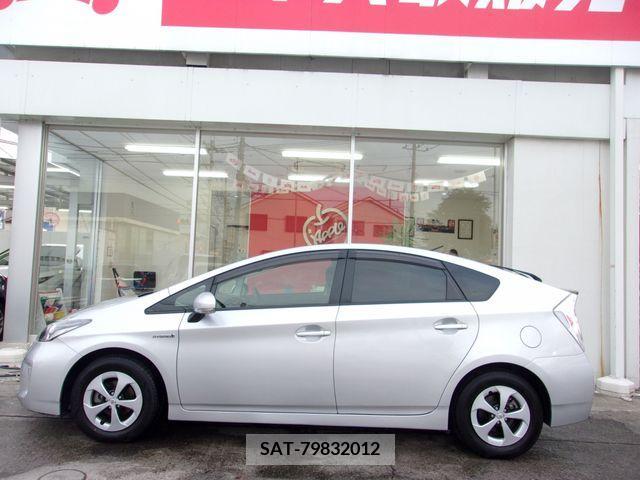 Toyota PRIUS 2015-04 366557-4