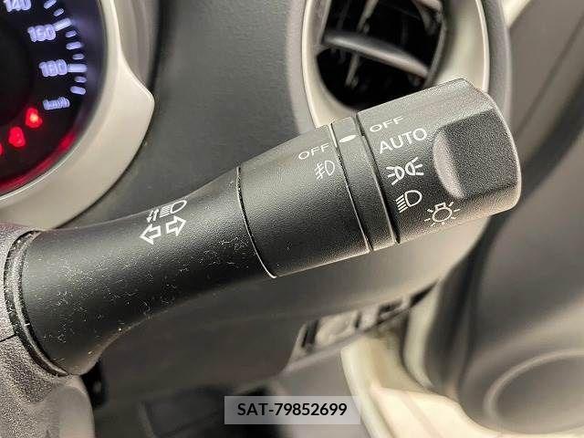 Nissan JUKE 2012-08 320482-6