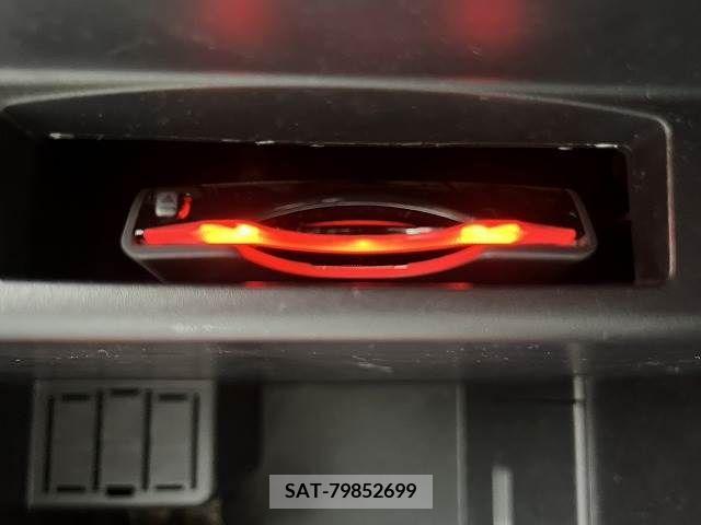 Nissan JUKE 2012-08 320482-4