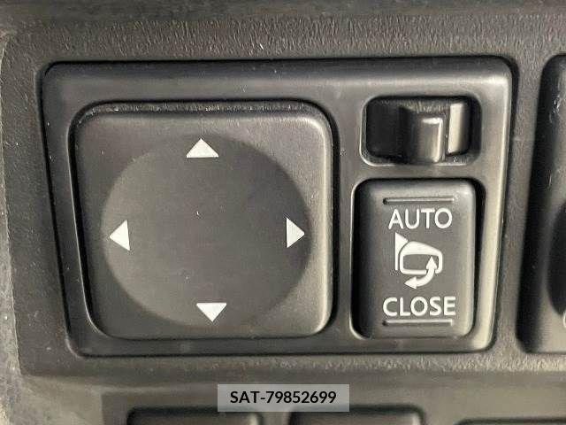 Nissan JUKE 2012-08 320482-14