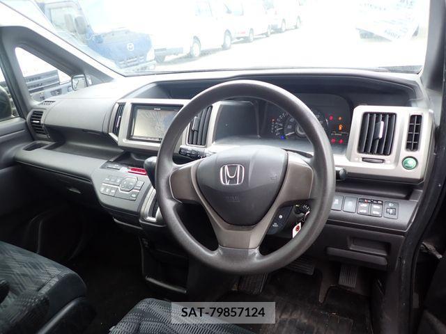 Honda e 2013-02 212172-1