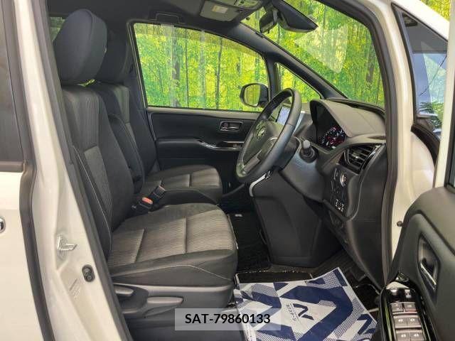 Toyota VOXY 2019-06 332320-7