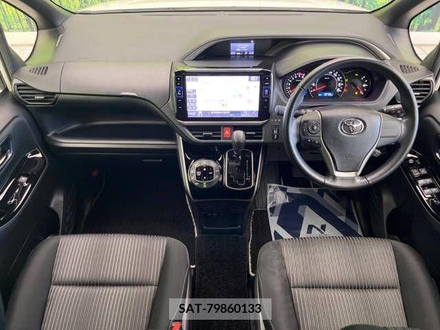 Toyota VOXY 2019-06 332320-1