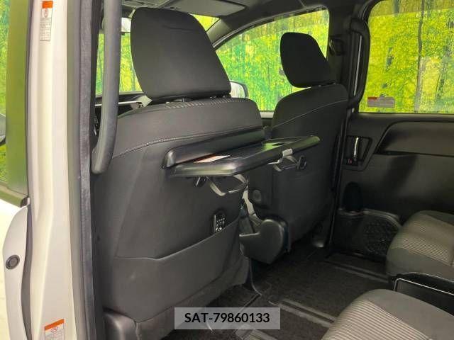 Toyota VOXY 2019-06 332320-8