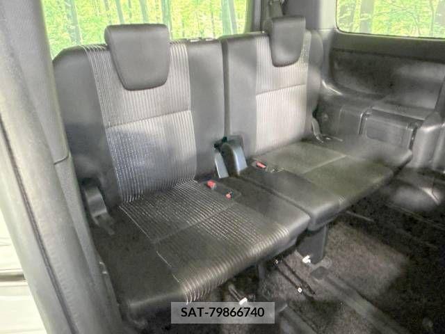 Toyota VOXY HYBRID 2020-07 395040-10