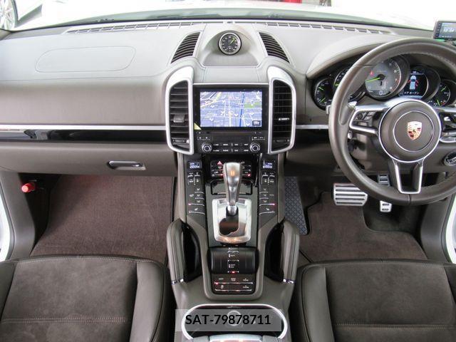 Porsche CAYENNE 2017-02 205231-1