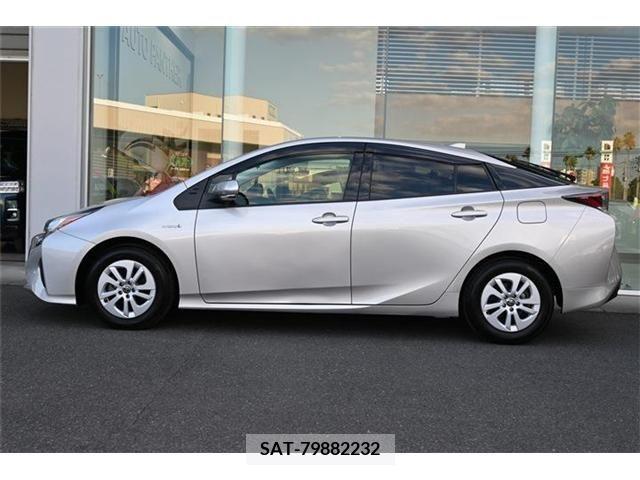 Toyota PRIUS 2017-08 255012-1