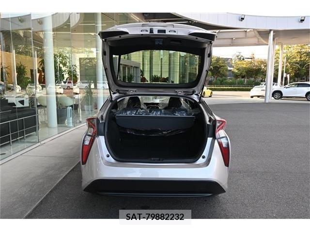 Toyota PRIUS 2017-08 255012-18