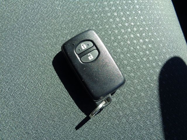 Toyota VITZ 2014-09 194911-26
