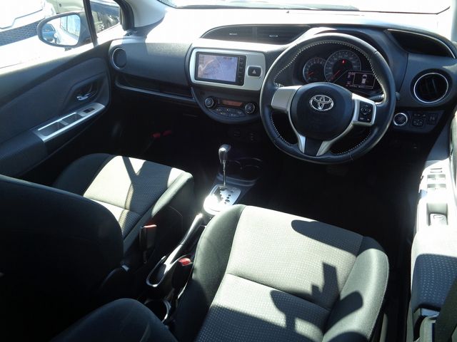 Toyota VITZ 2014-09 194911-9