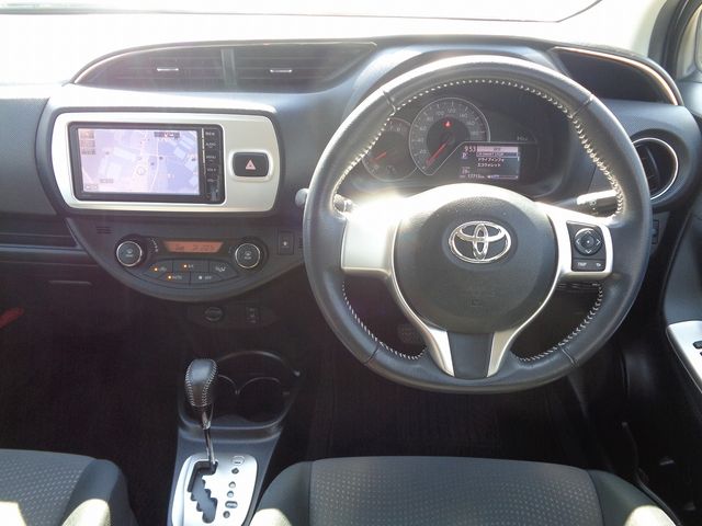 Toyota VITZ 2014-09 194911-1