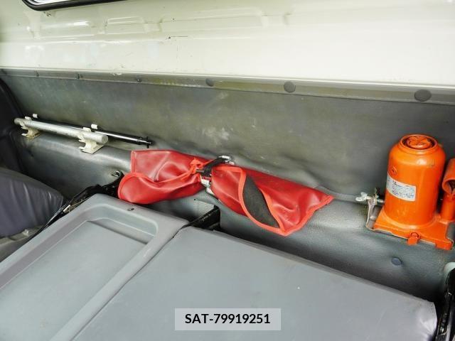Isuzu ELF TRUCK 2014-03 353761-28