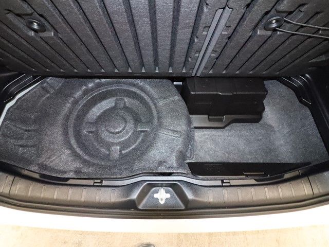Toyota ESQUIRE 2017-10 27880-9