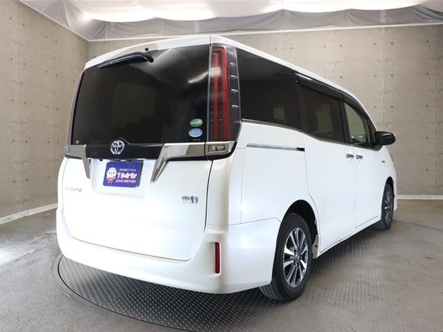 Toyota ESQUIRE 2017-10 27880-1