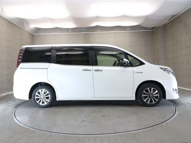 Toyota ESQUIRE 2017-10 27880-22