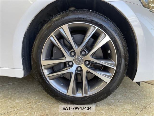 Lexus IS 2017-03 275437-12