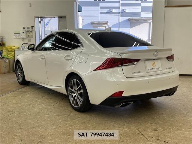 Lexus IS 2017-03 275437-6