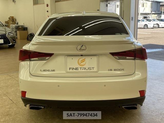 Lexus IS 2017-03 275437-5