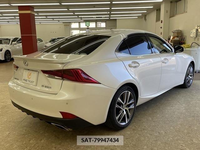 Lexus IS 2017-03 275437-4