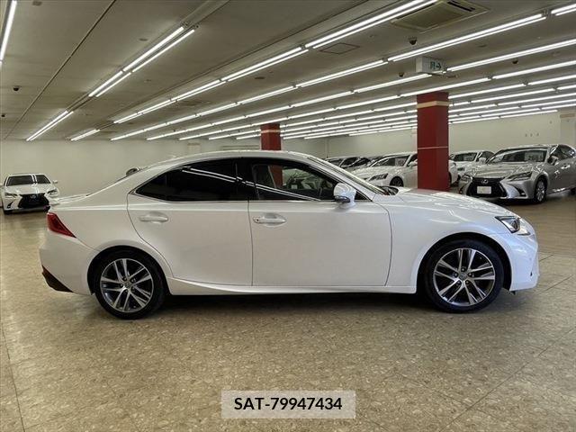 Lexus IS 2017-03 275437-3