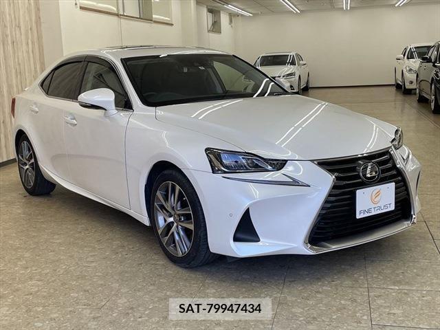 Lexus IS 2017-03 275437-2