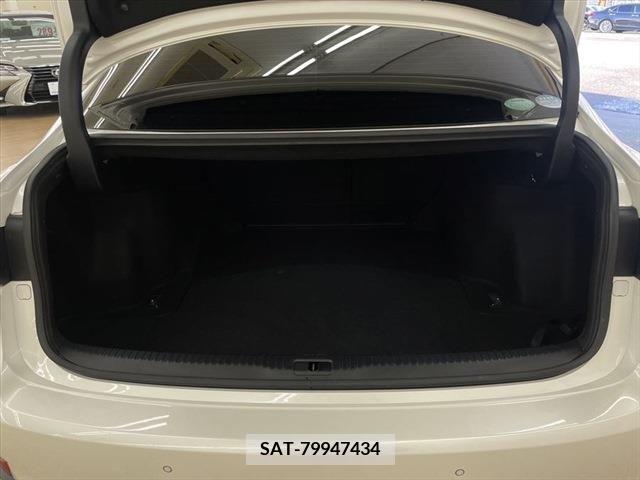 Lexus IS 2017-03 275437-21