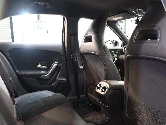 Mercedes Benz A-CLASS 2018-12 193442-13
