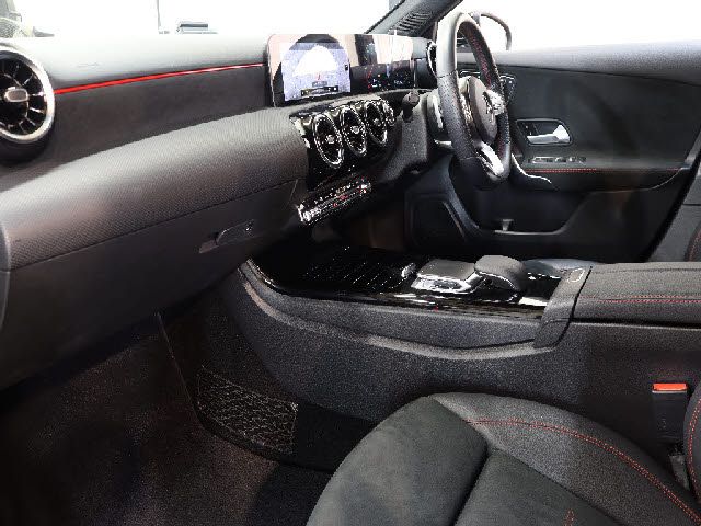 Mercedes Benz A-CLASS 2018-12 193442-1