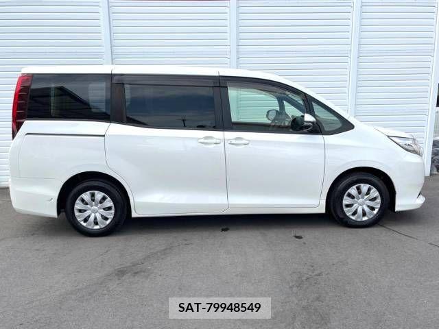 Toyota NOAH 2015-10 351767-16