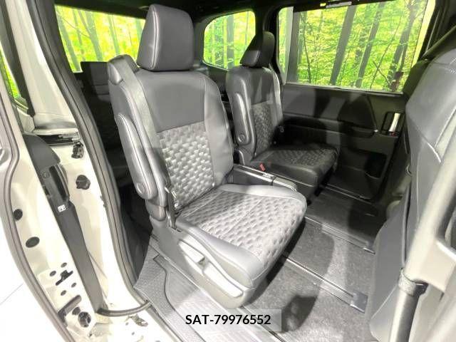 Toyota VOXY 2023-09 343983-8