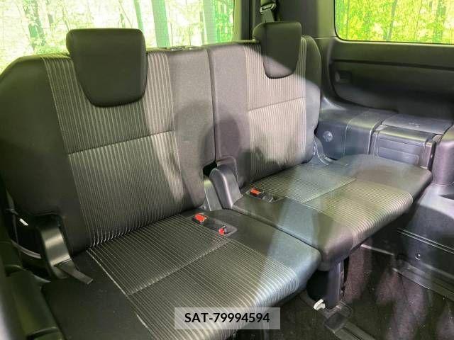 Toyota VOXY 2019-08 370401-10