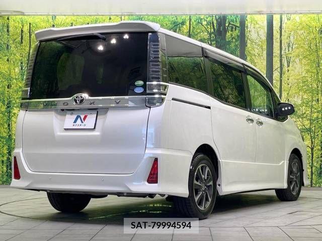 Toyota VOXY 2019-08 370401-18