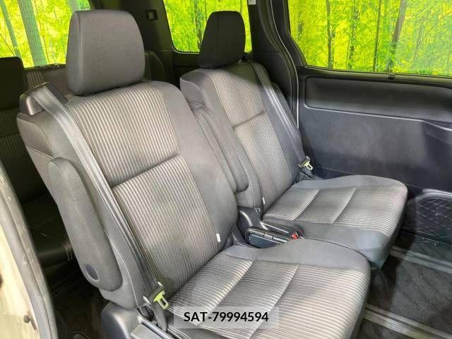 Toyota VOXY 2019-08 370401-9