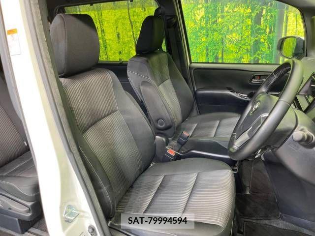 Toyota VOXY 2019-08 370401-8