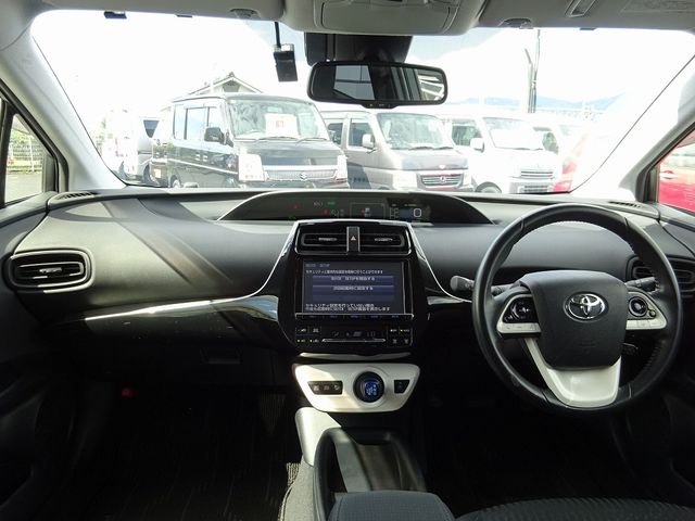 Toyota PRIUS 2017-01 9679-15