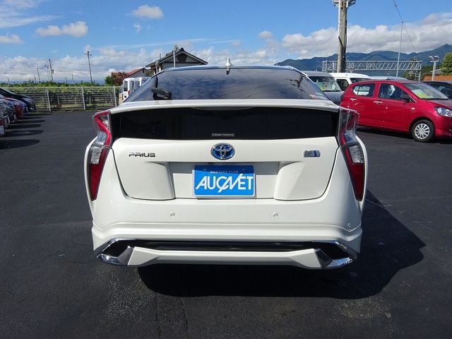 Toyota PRIUS 2017-01 9679-4